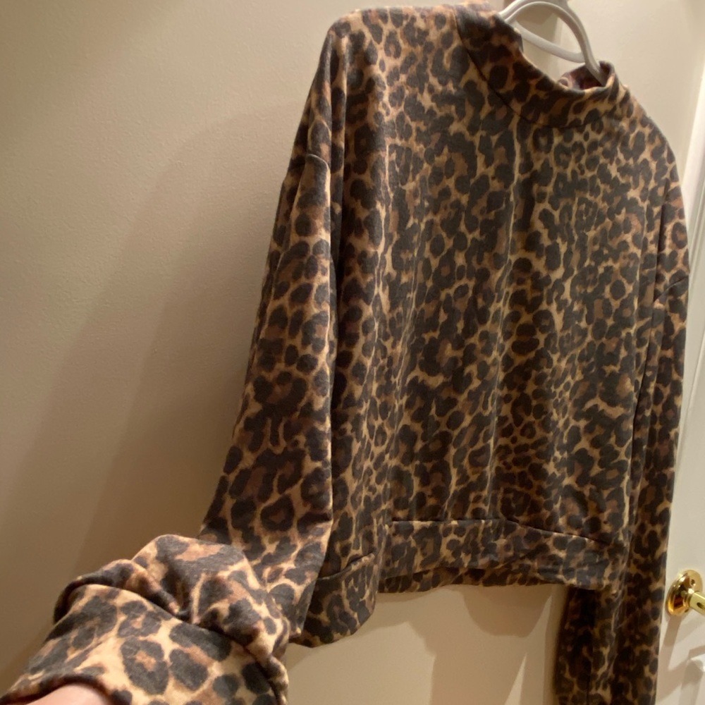 *LAST CHANCE*  Leopard Print Cropped Top (6.27.20)